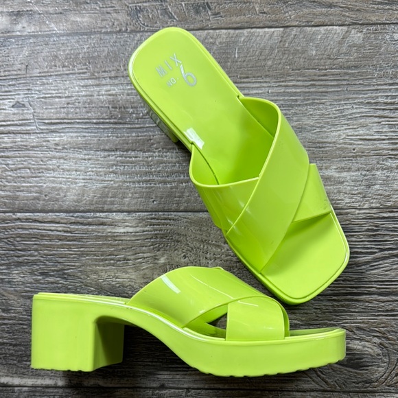 Mix No. 6 Women's Lime Green Heeled Sandals, Size 7 - Picture 3 of 9